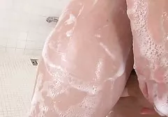 كبيرة الثدي نيسان / افلام سكس مدبلجة بالعربي أبريل المعلم