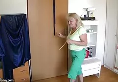 مجموعة من الفتيات سكس نار مترجم بالعربي ، فتاة مع اثنين مثير St